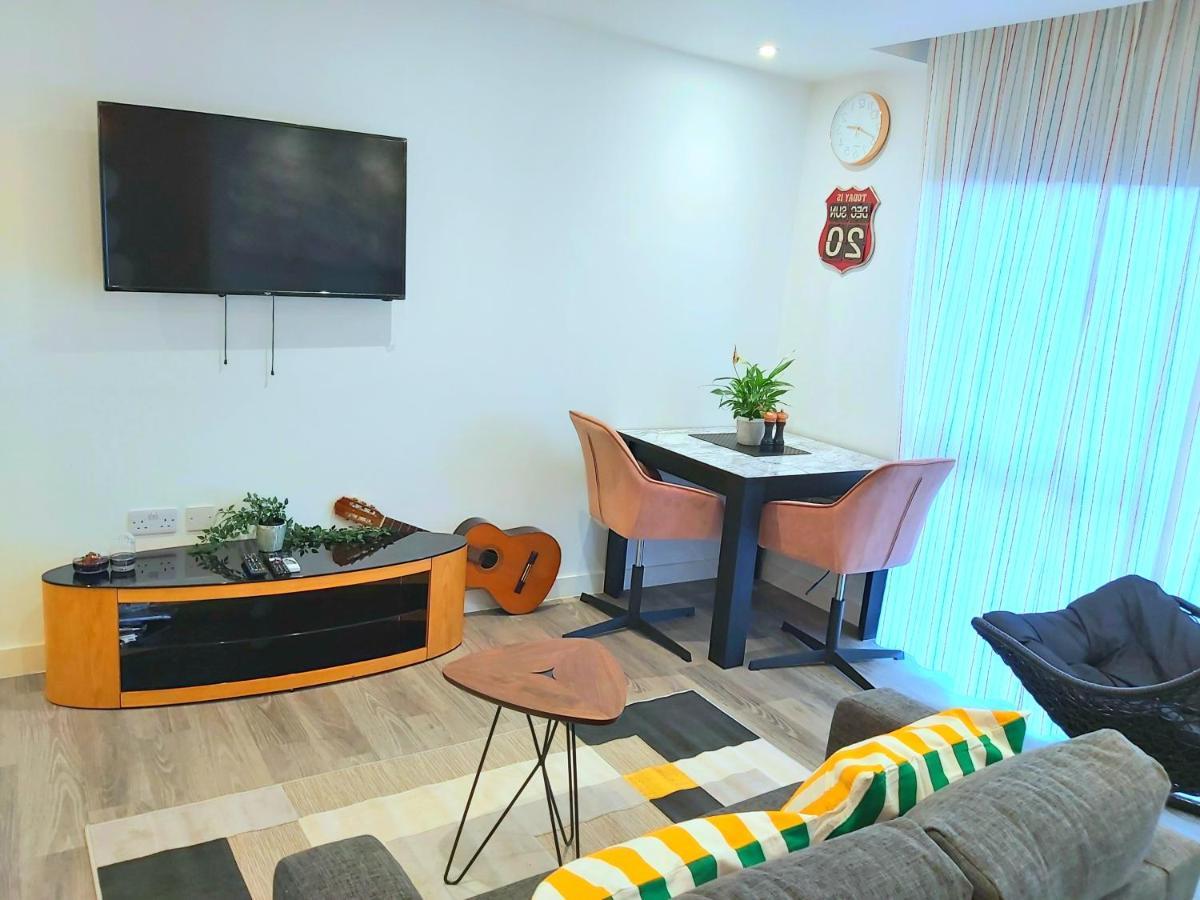Great Studio Apartments - Netflix, Wifi, Digital Tv Sheffield Luaran gambar