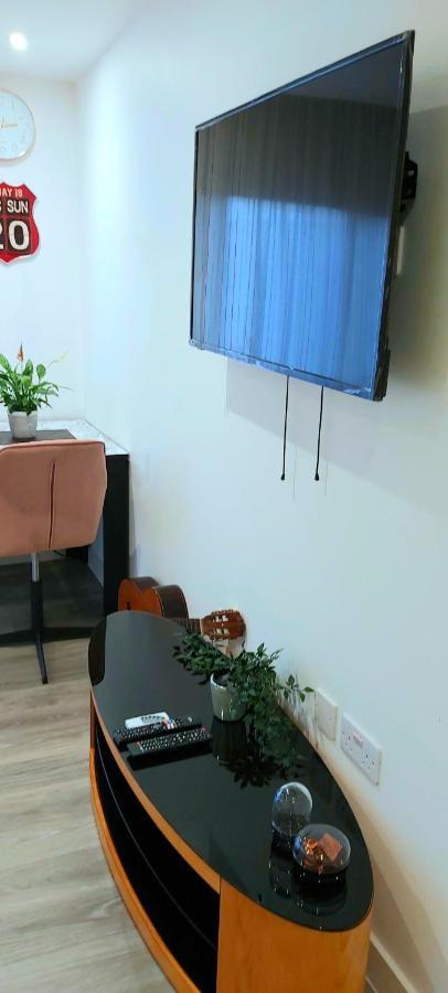 Great Studio Apartments - Netflix, Wifi, Digital Tv Sheffield Luaran gambar