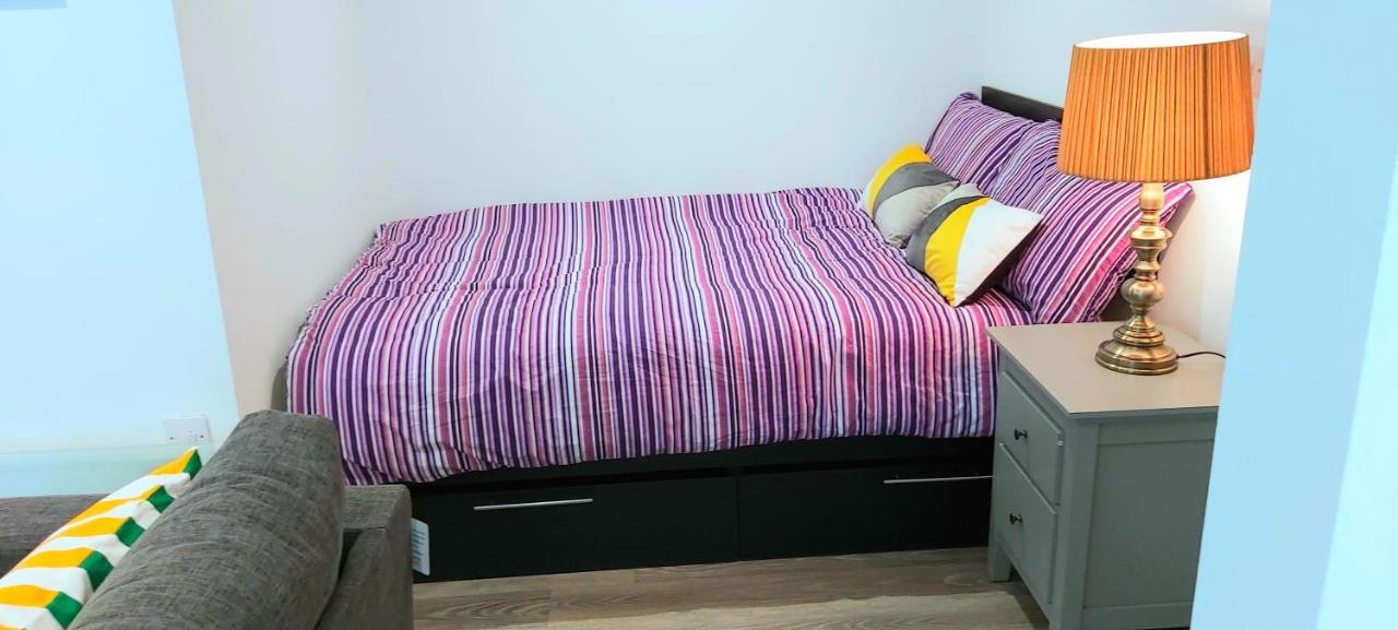 Great Studio Apartments - Netflix, Wifi, Digital Tv Sheffield Luaran gambar