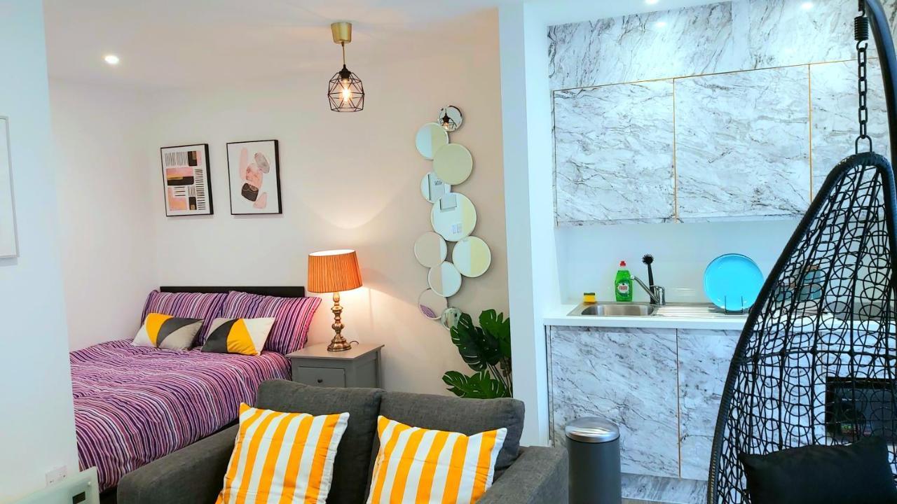 Great Studio Apartments - Netflix, Wifi, Digital Tv Sheffield Luaran gambar