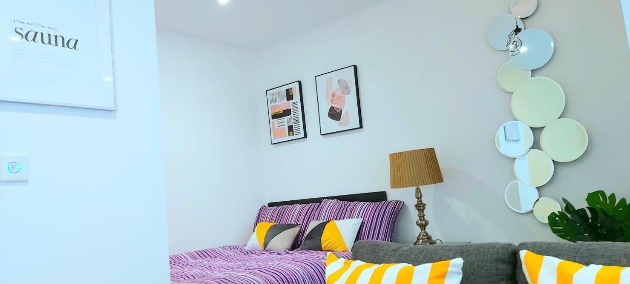 Great Studio Apartments - Netflix, Wifi, Digital Tv Sheffield Luaran gambar