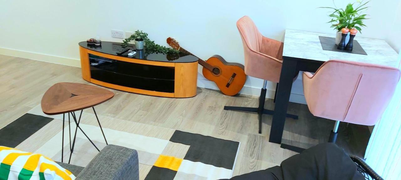 Great Studio Apartments - Netflix, Wifi, Digital Tv Sheffield Luaran gambar