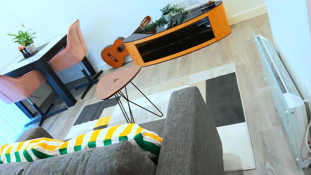 Great Studio Apartments - Netflix, Wifi, Digital Tv Sheffield Luaran gambar