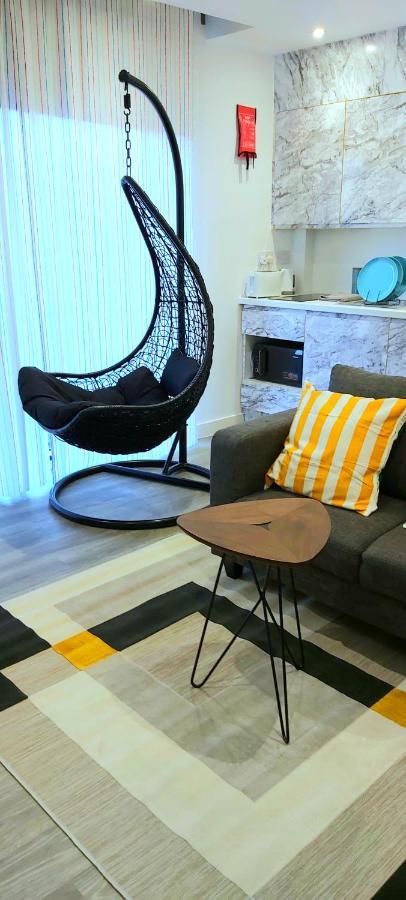 Great Studio Apartments - Netflix, Wifi, Digital Tv Sheffield Luaran gambar