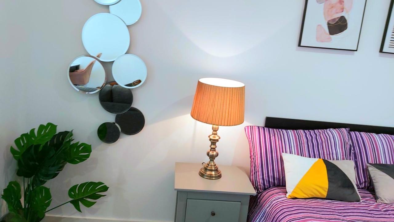Great Studio Apartments - Netflix, Wifi, Digital Tv Sheffield Luaran gambar