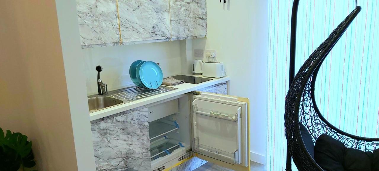Great Studio Apartments - Netflix, Wifi, Digital Tv Sheffield Luaran gambar