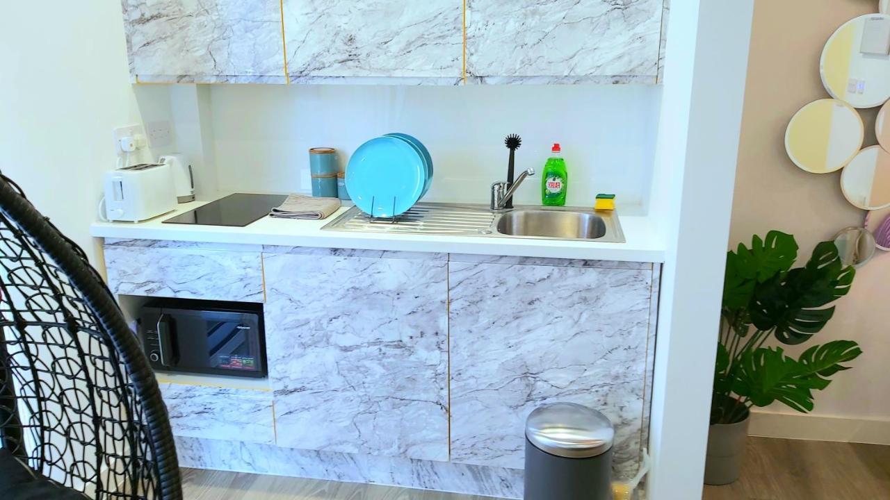 Great Studio Apartments - Netflix, Wifi, Digital Tv Sheffield Luaran gambar