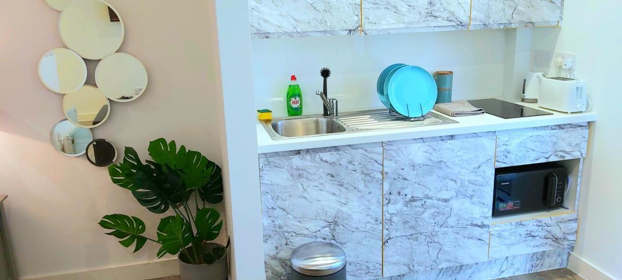 Great Studio Apartments - Netflix, Wifi, Digital Tv Sheffield Luaran gambar