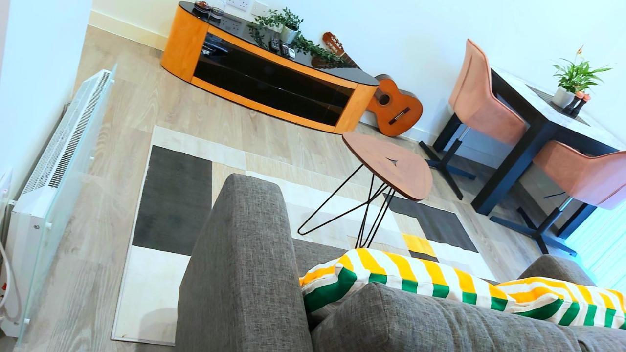 Great Studio Apartments - Netflix, Wifi, Digital Tv Sheffield Luaran gambar