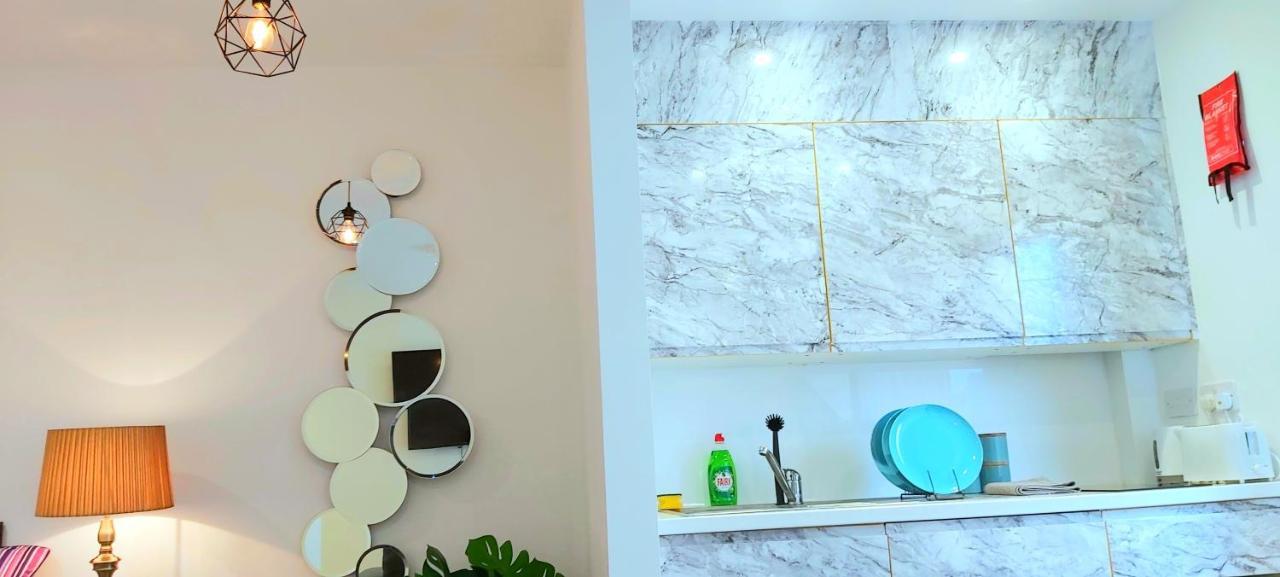 Great Studio Apartments - Netflix, Wifi, Digital Tv Sheffield Luaran gambar