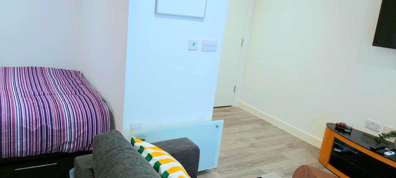 Great Studio Apartments - Netflix, Wifi, Digital Tv Sheffield Luaran gambar